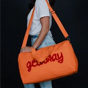 Last one! Attention jet setters! Amazing getaway duffle bag 🧡❤️ ✈️